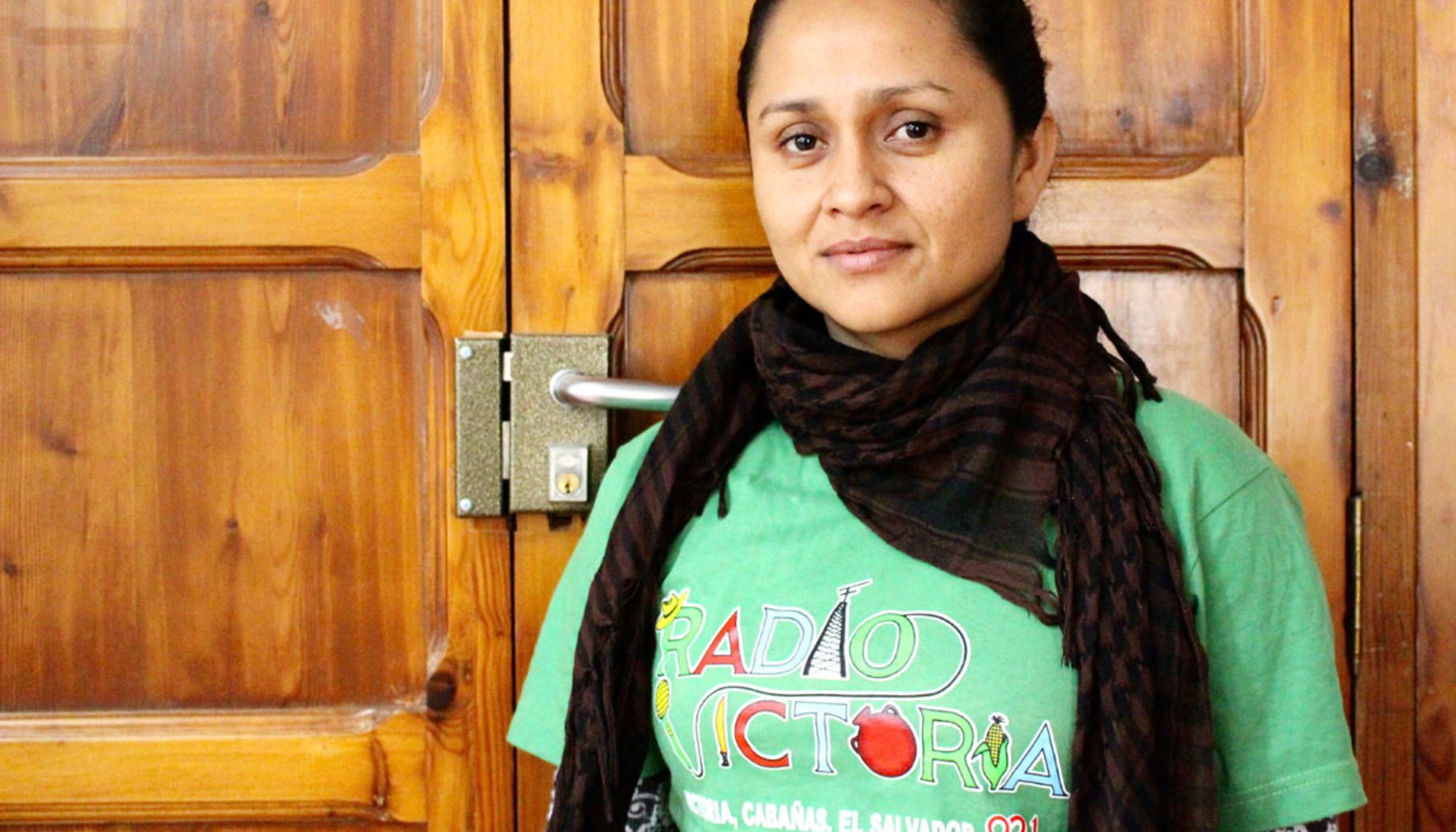 Marixela Ramos, comunicadora comunitaria en Radio Victoria (El Salvador).